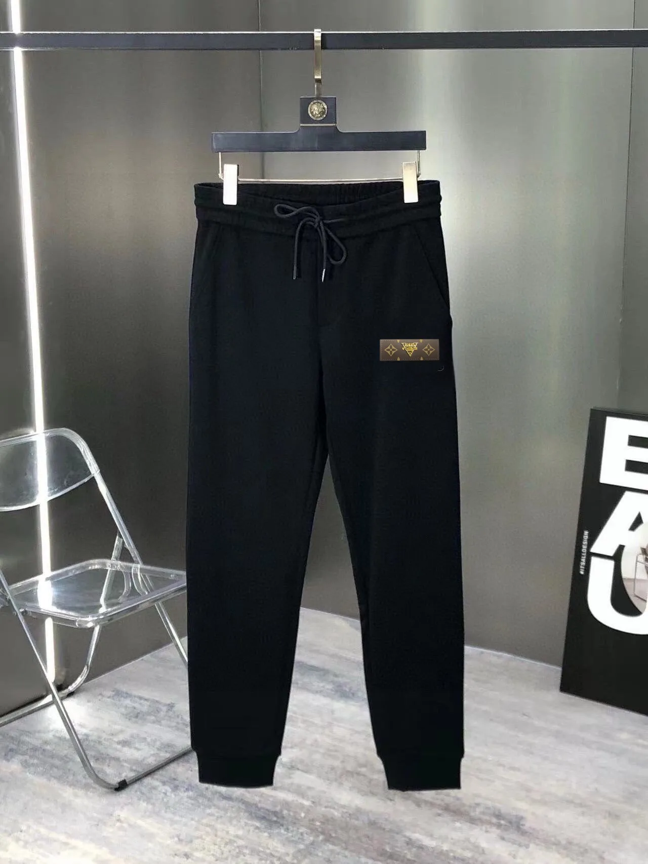 🅿️380 [LV Louis Vuitton] (Fat Man Gospel) hot-selling suit is coming. Focus on the original version of the official website. 2025 new hot-selling sweatshirt suit. The original order is hard to buy🇭🇰. It is the meticulous work of top designers for a fitting and perfect upper body effect. All-natural high-quality Roman cotton 100%, close-fitting comfort, noble and elegant! Original hardware embodies elegance and nobility! Counter size: M-5XL (maximum wear up to 220 pounds)